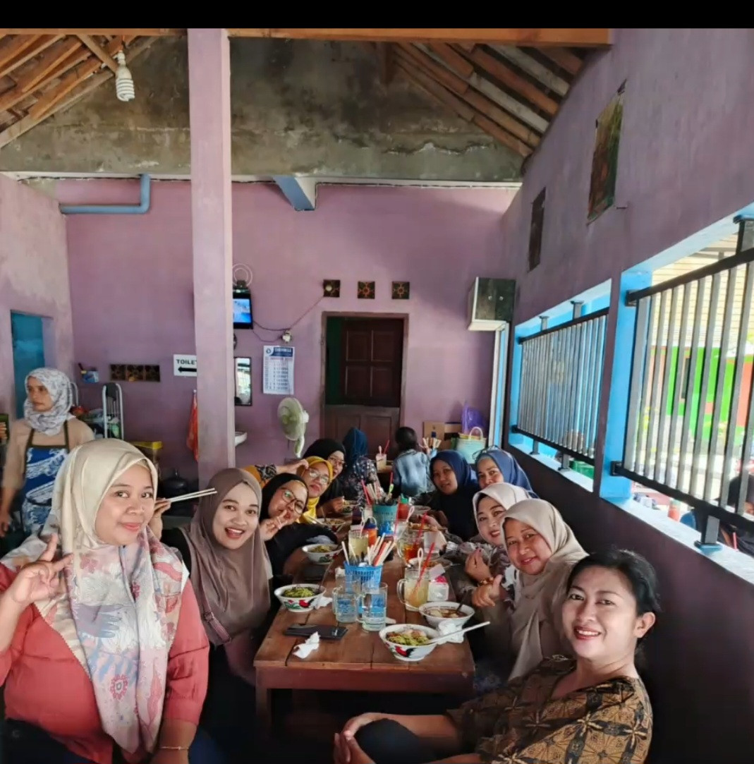 Habis rapat di smp n1 pakem dilanjut jajan bareng dr dsn meces