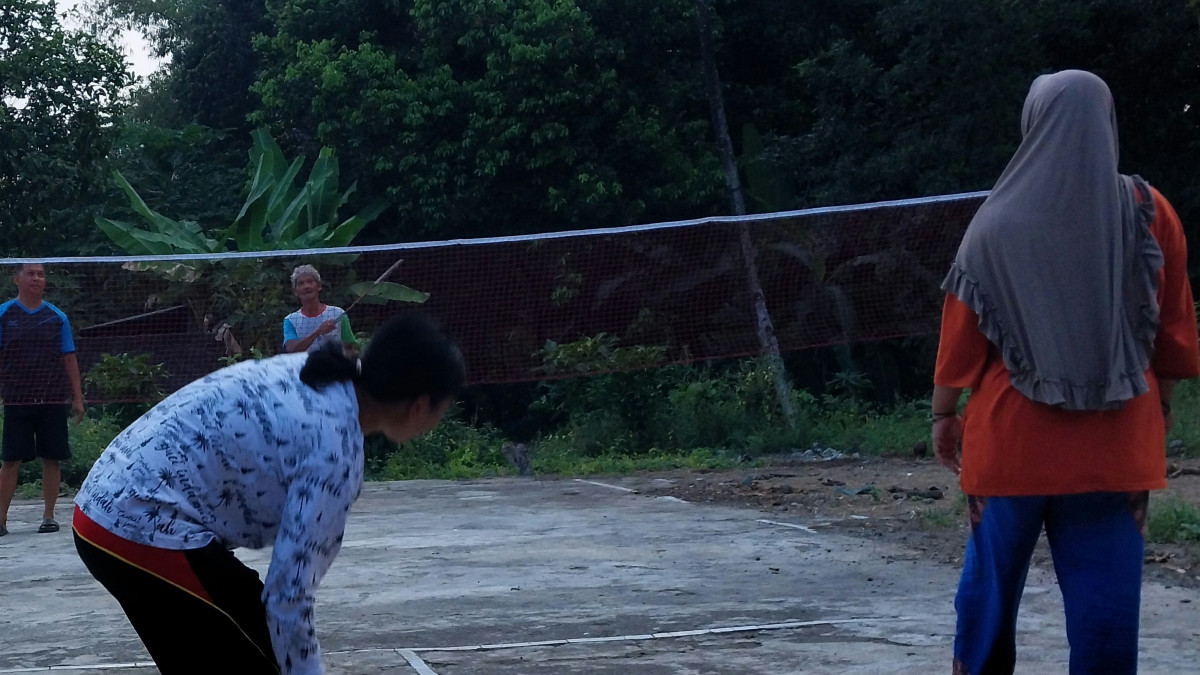 Olah raga sore ibu ibu dsn meces