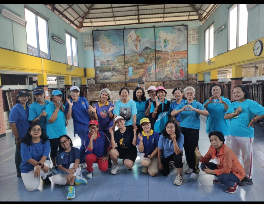 Giat rutin senam lansia warga katolik dr dsn meces