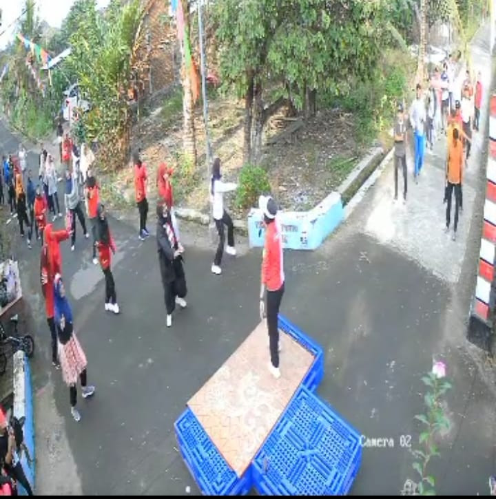 Senam pagi sebelum jalan sehat bersama warga rejodani Puntuk