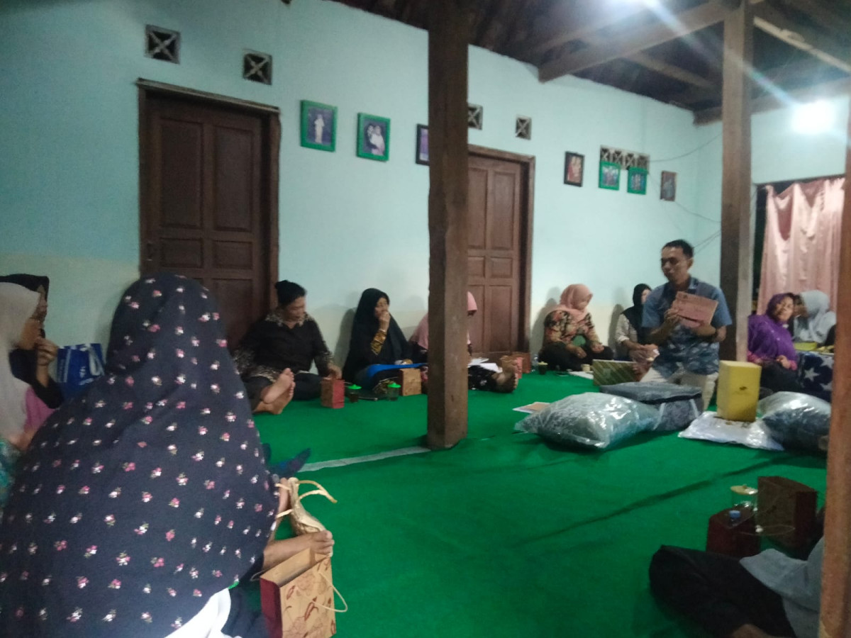 Pertemuan pkk tingkat RW Padukuhan Puntuk