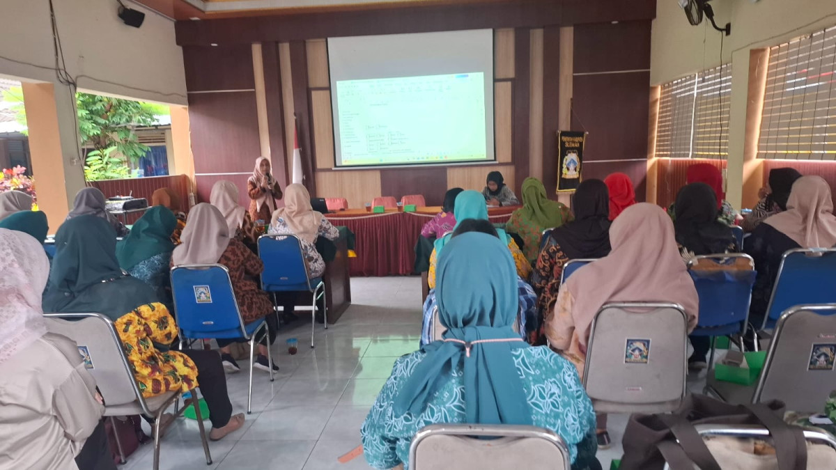 Pkk kelurahan umbulmartani menghadiri pertemuan rutin pkk kapanewon