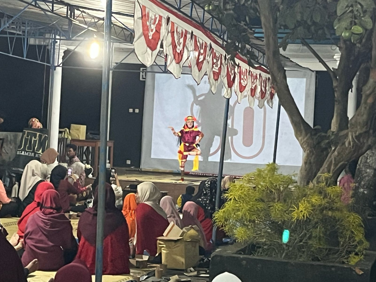Pentas seni malam tirakatan puntuk RW 19