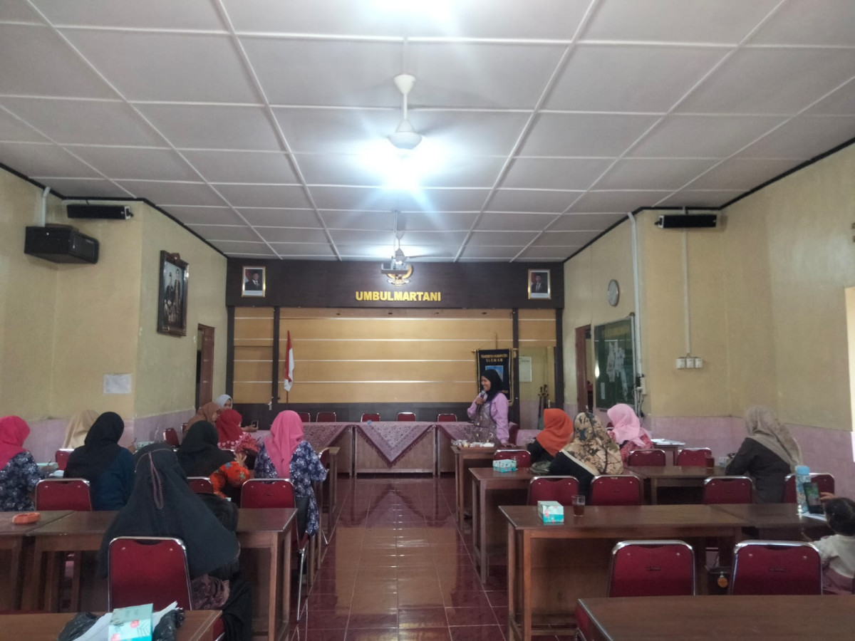 Sekolah jumat PKK yg dihadiri anggota PKK Puntuk (membuat donat)