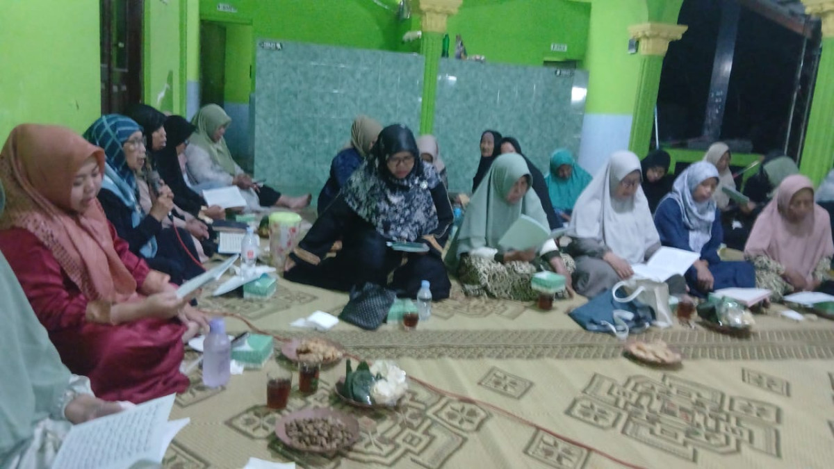 Amalan rutin yasin ibu2 pkk ngemplak asem