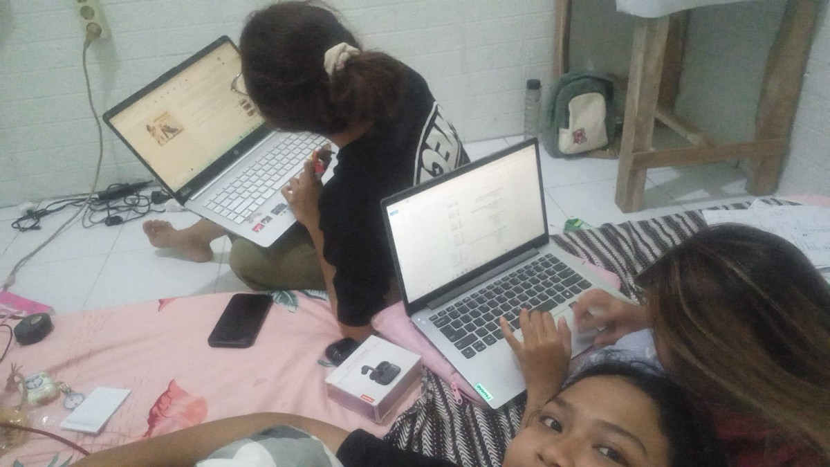 Belajar bersama anak anak dsn meces