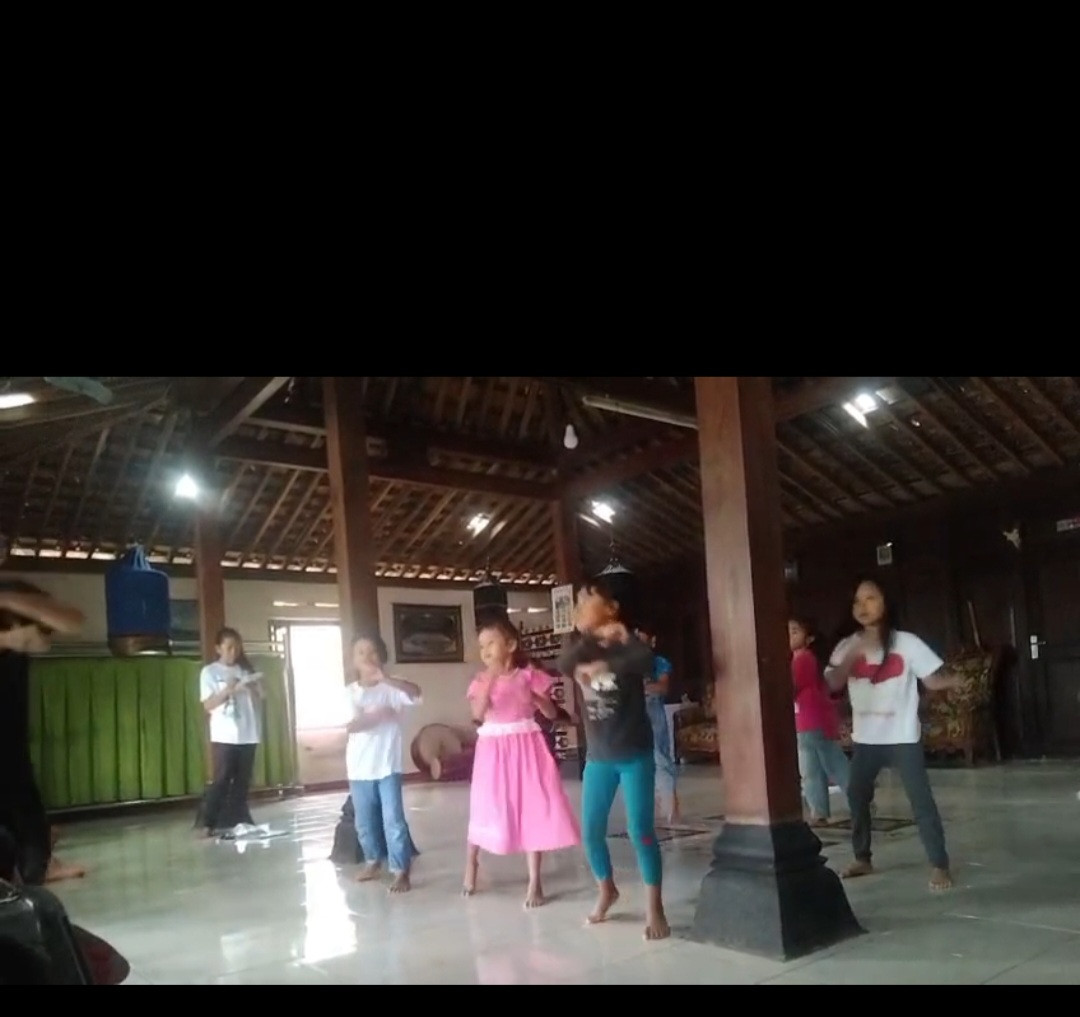 Les tari anak anak dsn meces