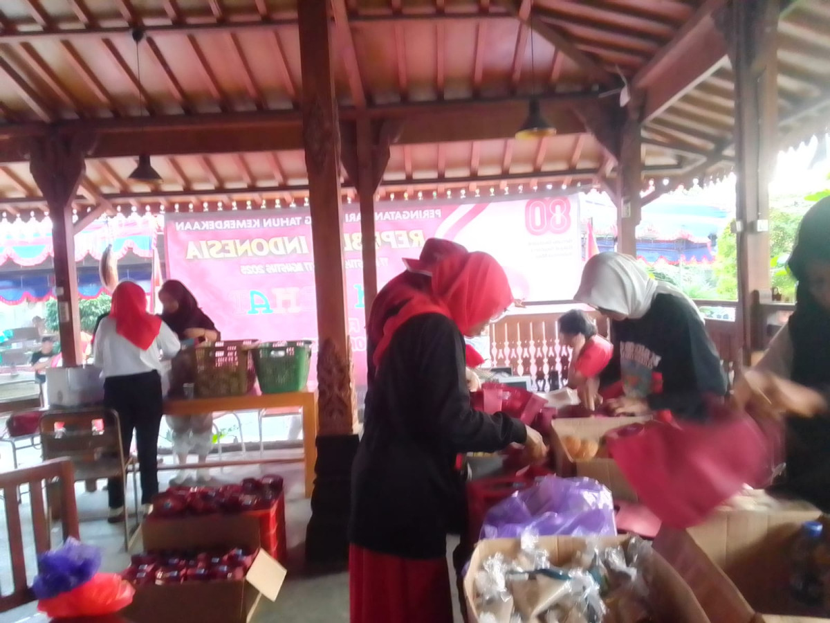 Persiapan Warga Dusun Degolan Melaksanakan Jalan Sehat HUT RI Ke 80