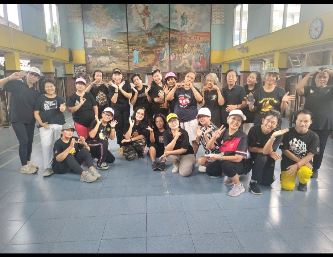 Senam lansia warga katolik dr dsn meces