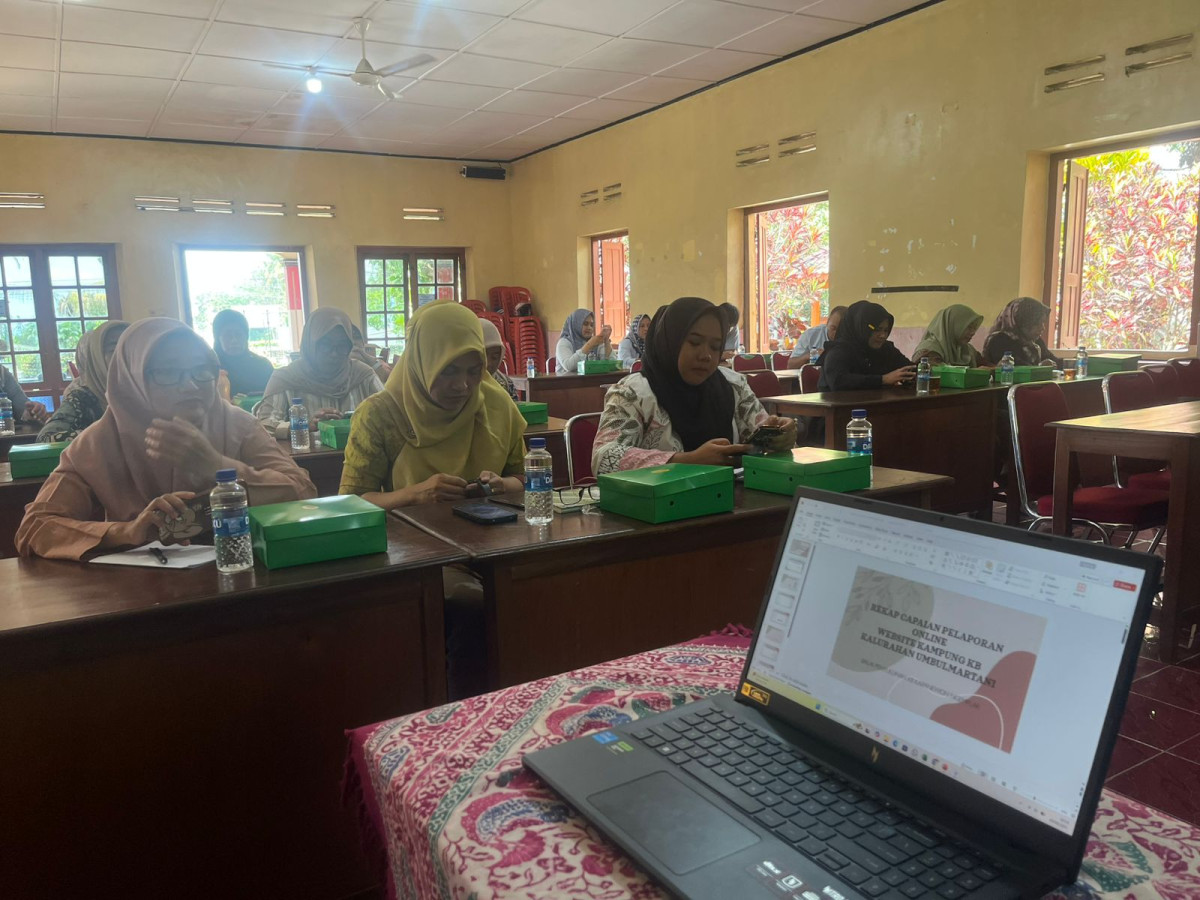 Kader cilikan menghadiri pertemuan kampung kb