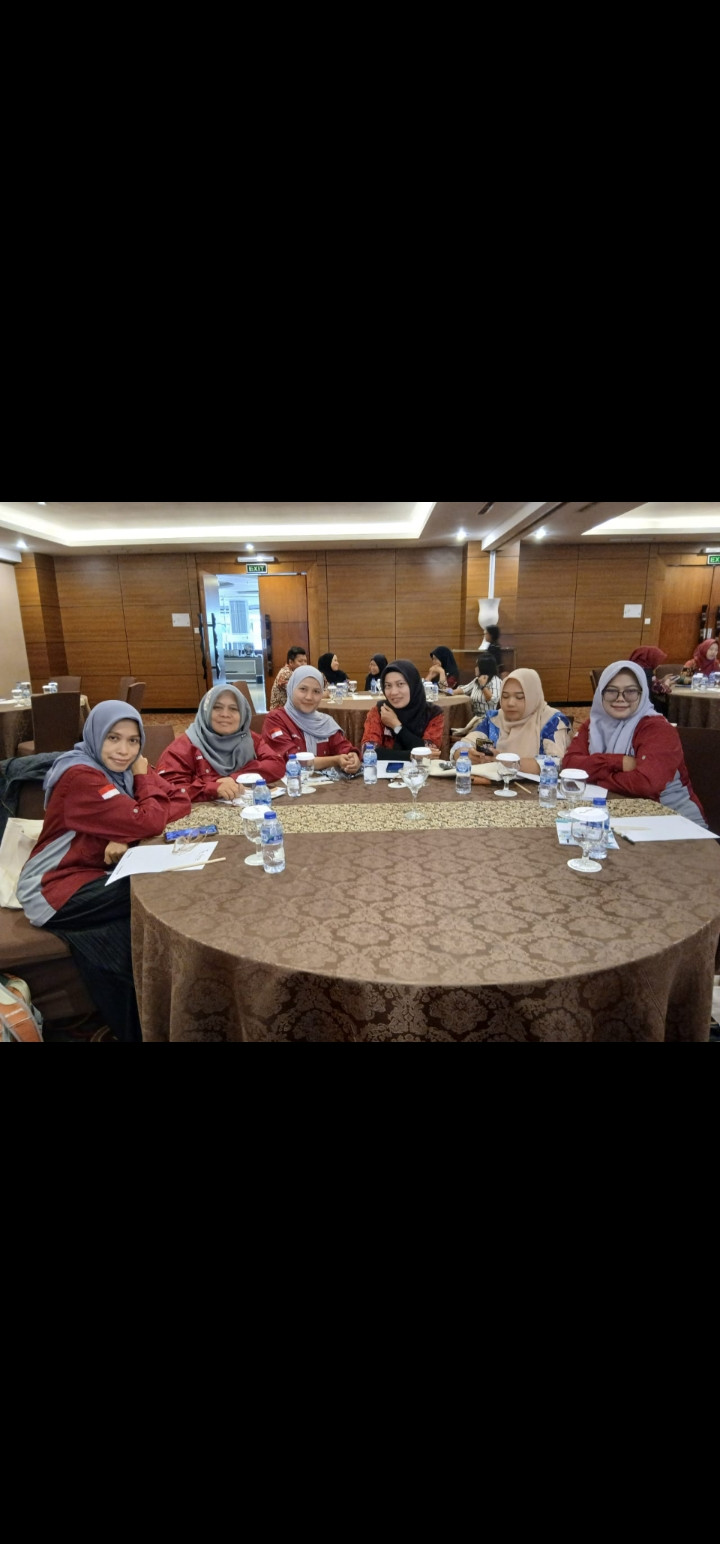 Warga medelan mengikuti bimtek digital marketing