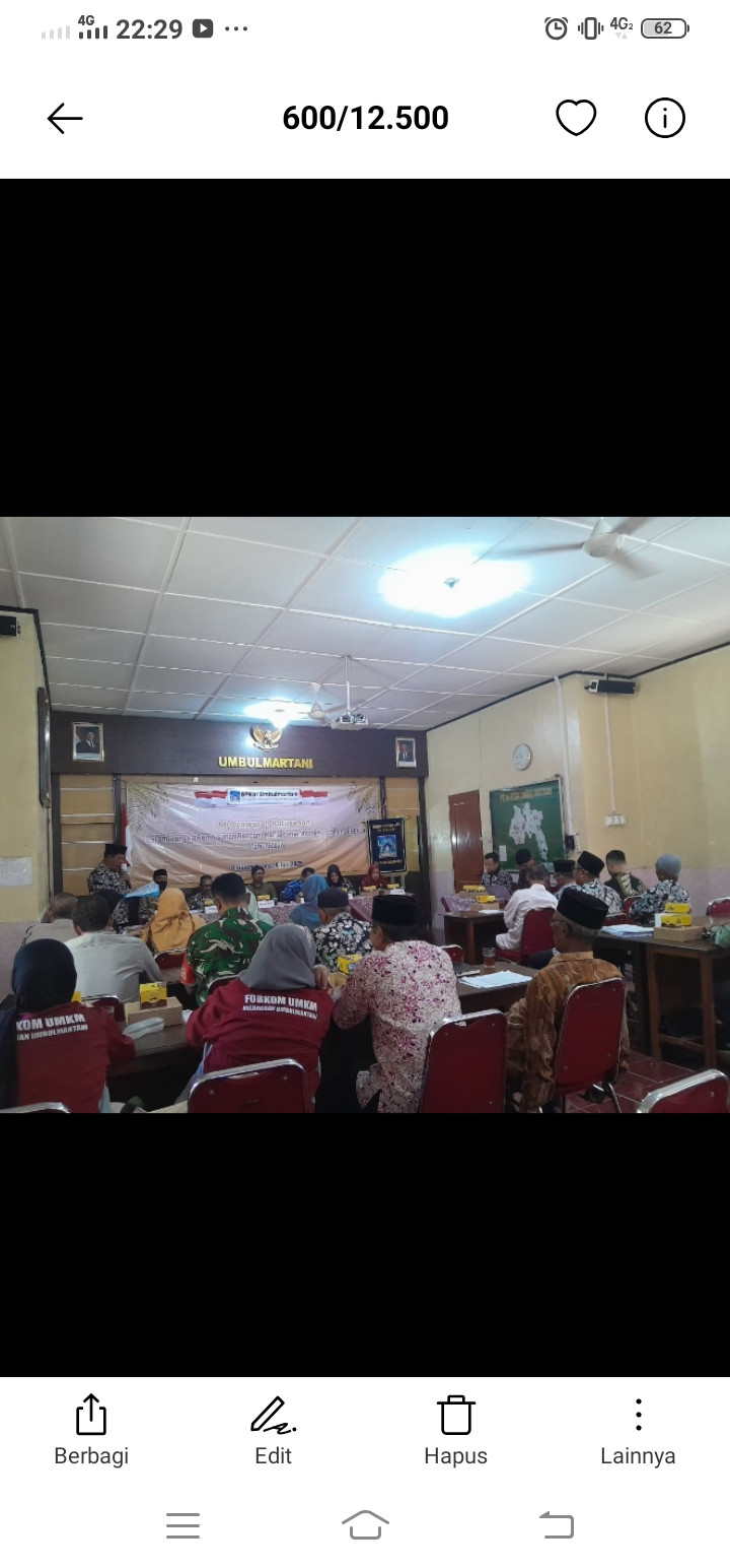 Warga medelan mengikuti muskal