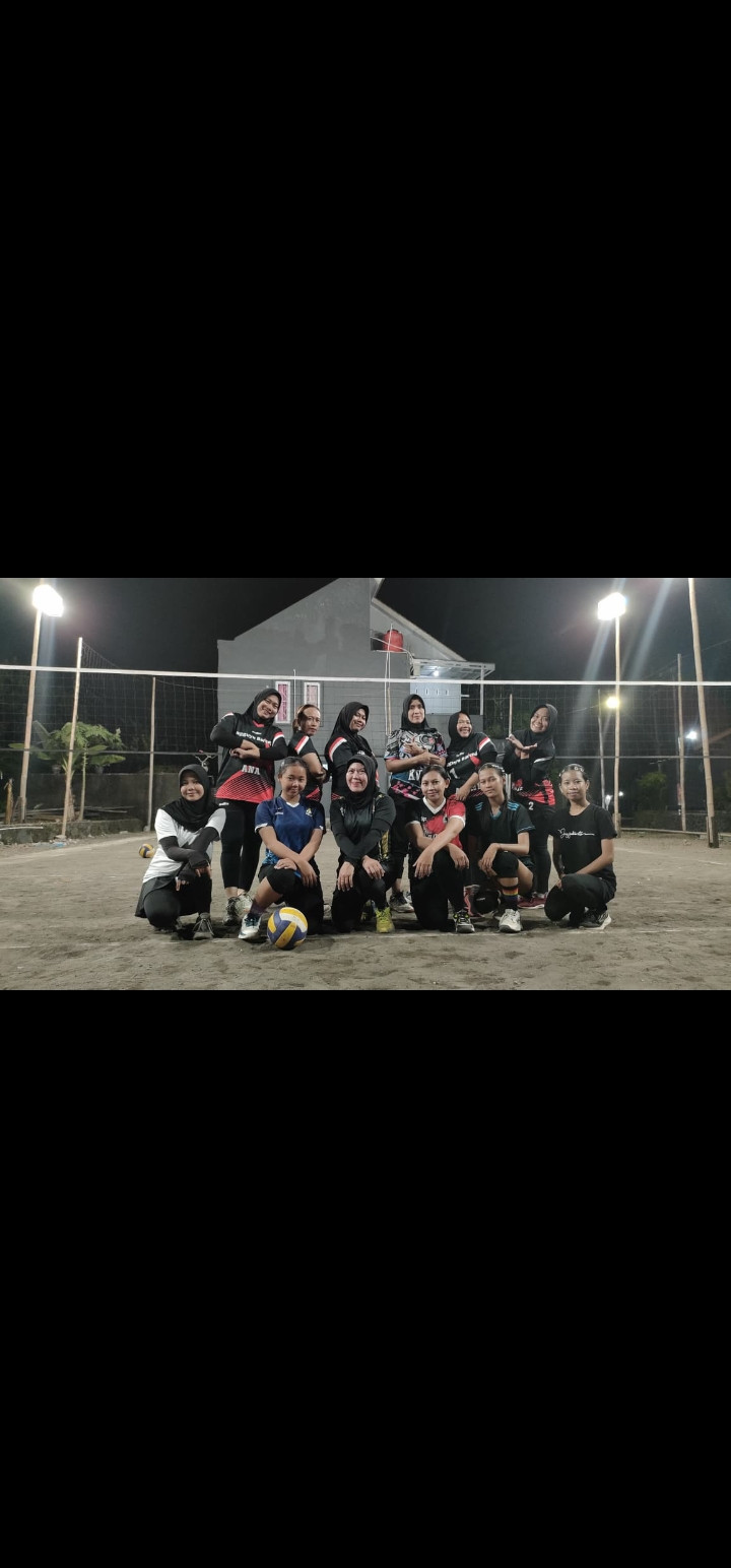 Warga medelan latber voli