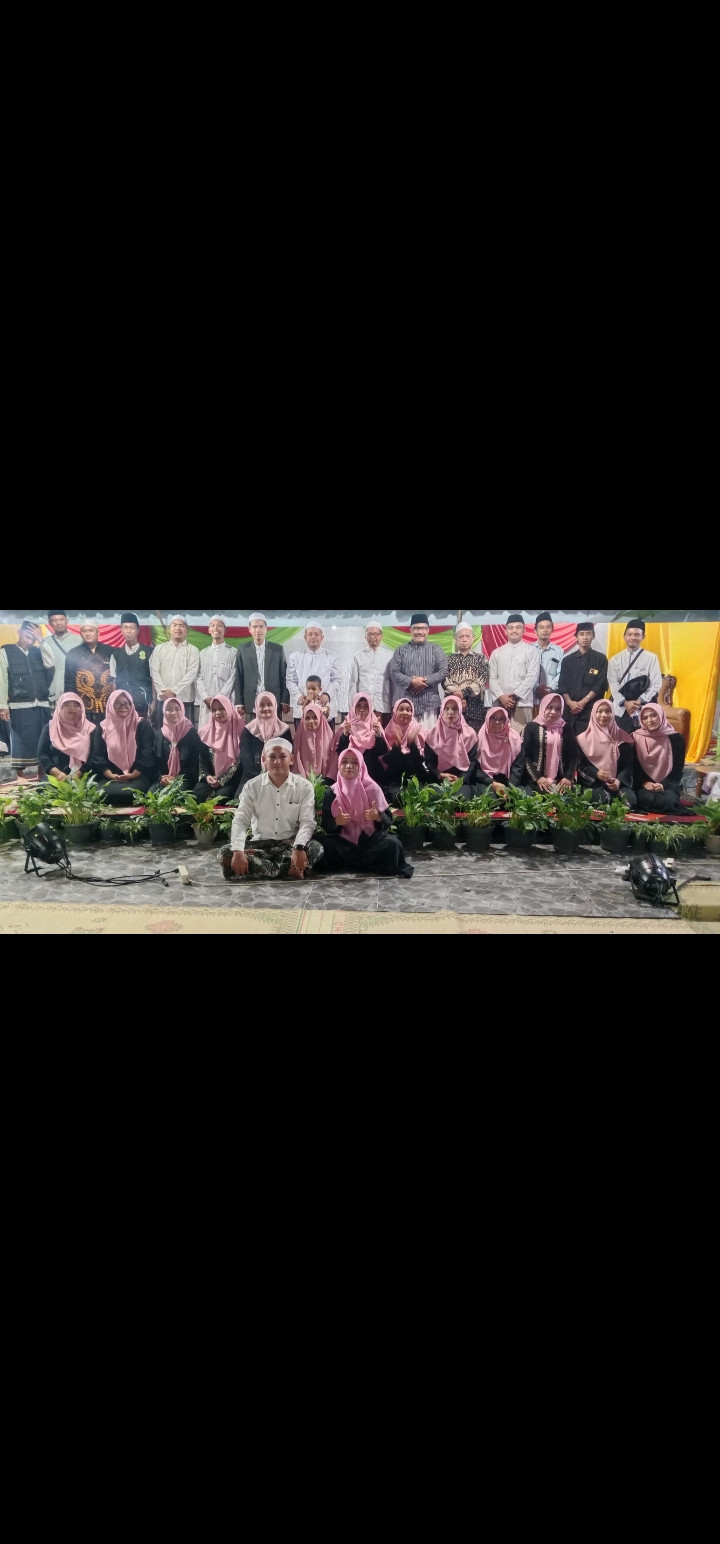 Warga medelan mengikuti safari maulid