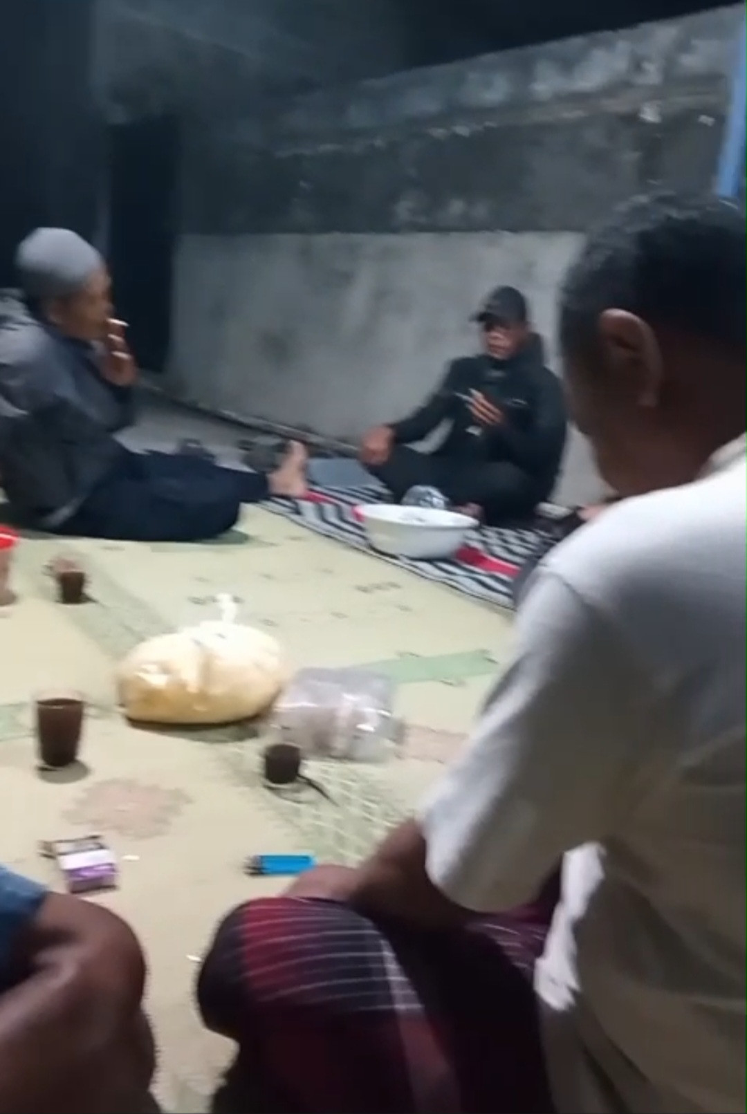 Jaga makam dsn meces