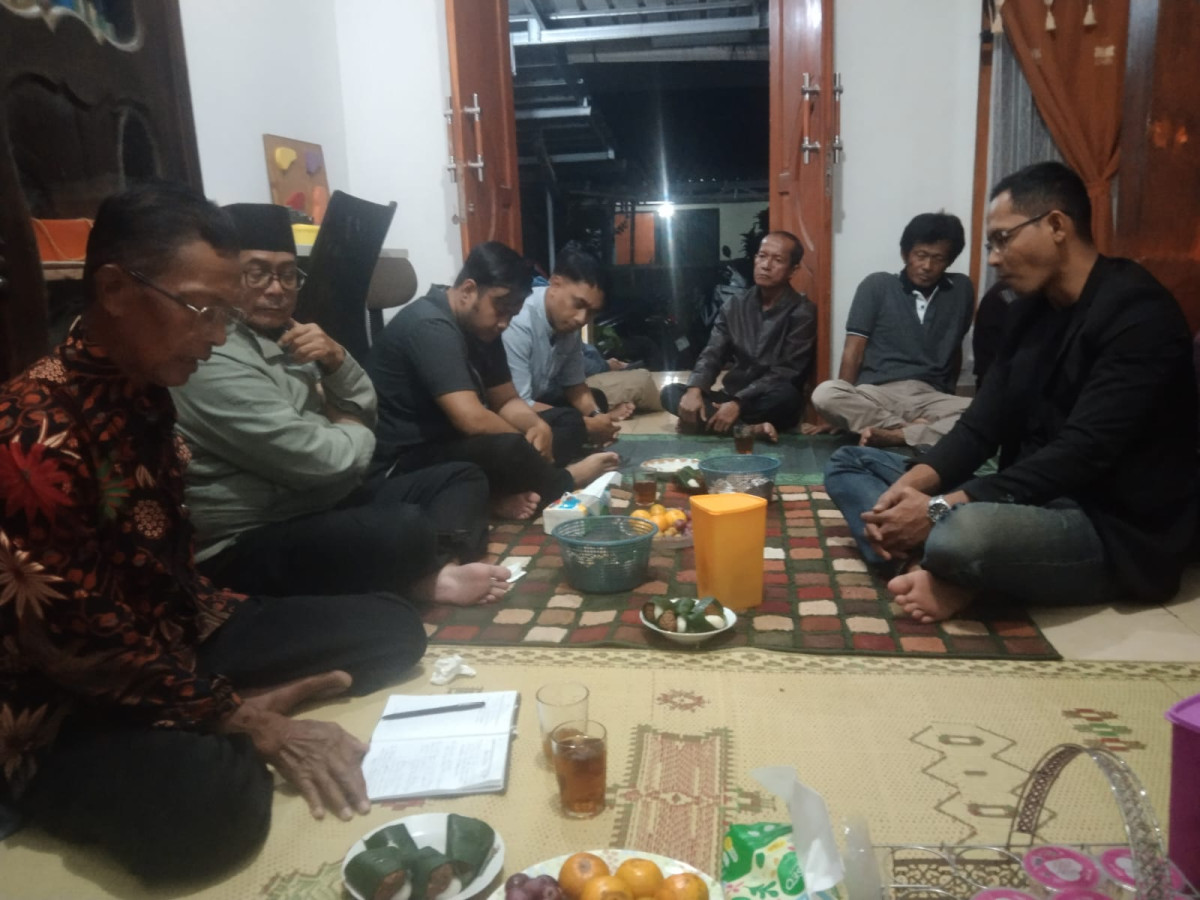 Lpmkal dari cilikan mengikuti pertrmuan rutin