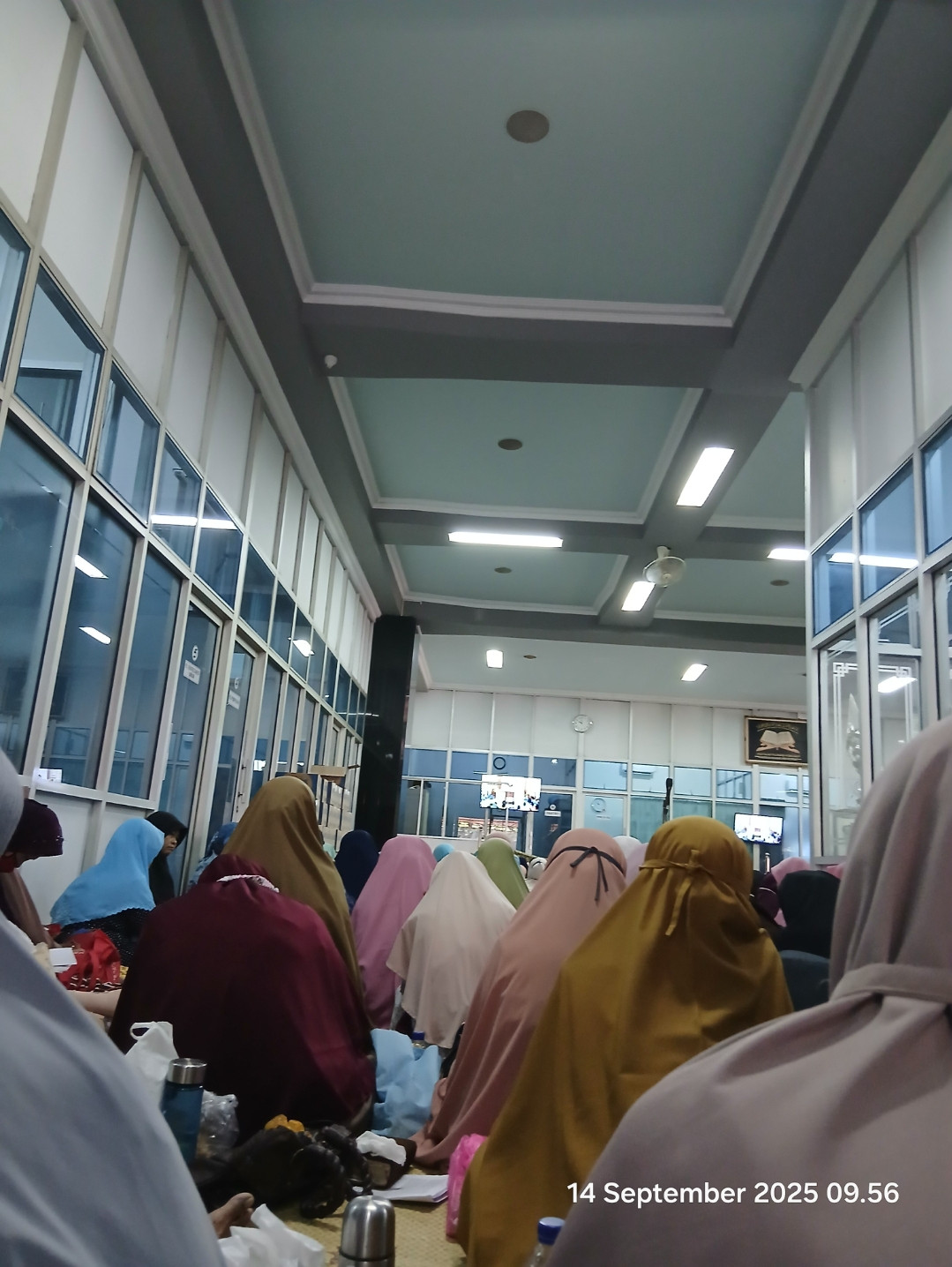 Warga cilikan mengikuti kajian