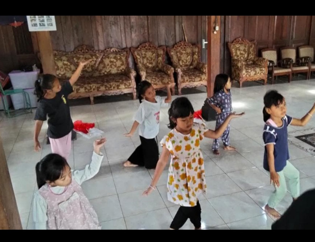 Belajar tari dr dsn meces