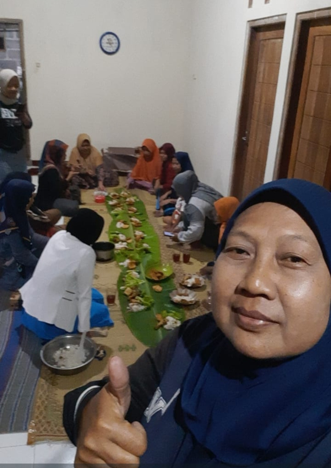 Arisan rt 02 dan makan bareng dr dsn meces