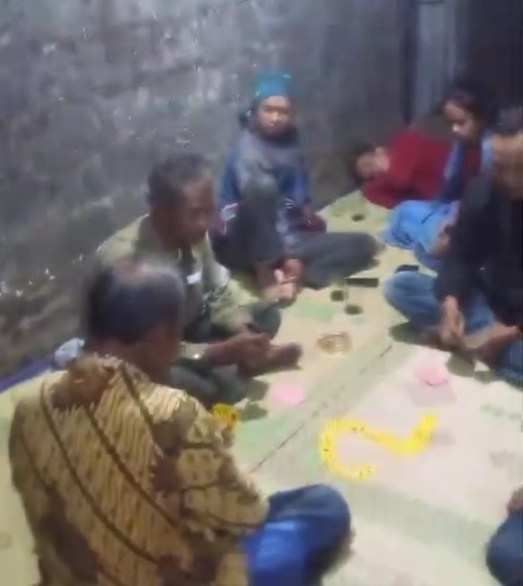 Jaga makam dr dsn meces