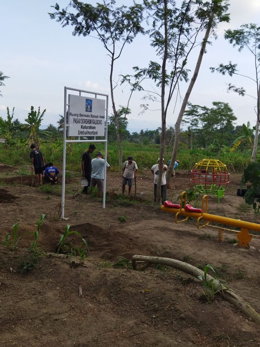 rw 23 kalisoro gotong royong