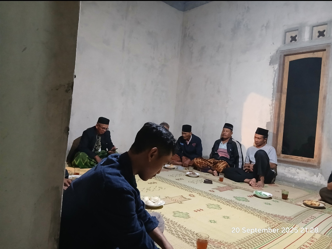 Warga cilikan mengikuti rapat panitia hajatan