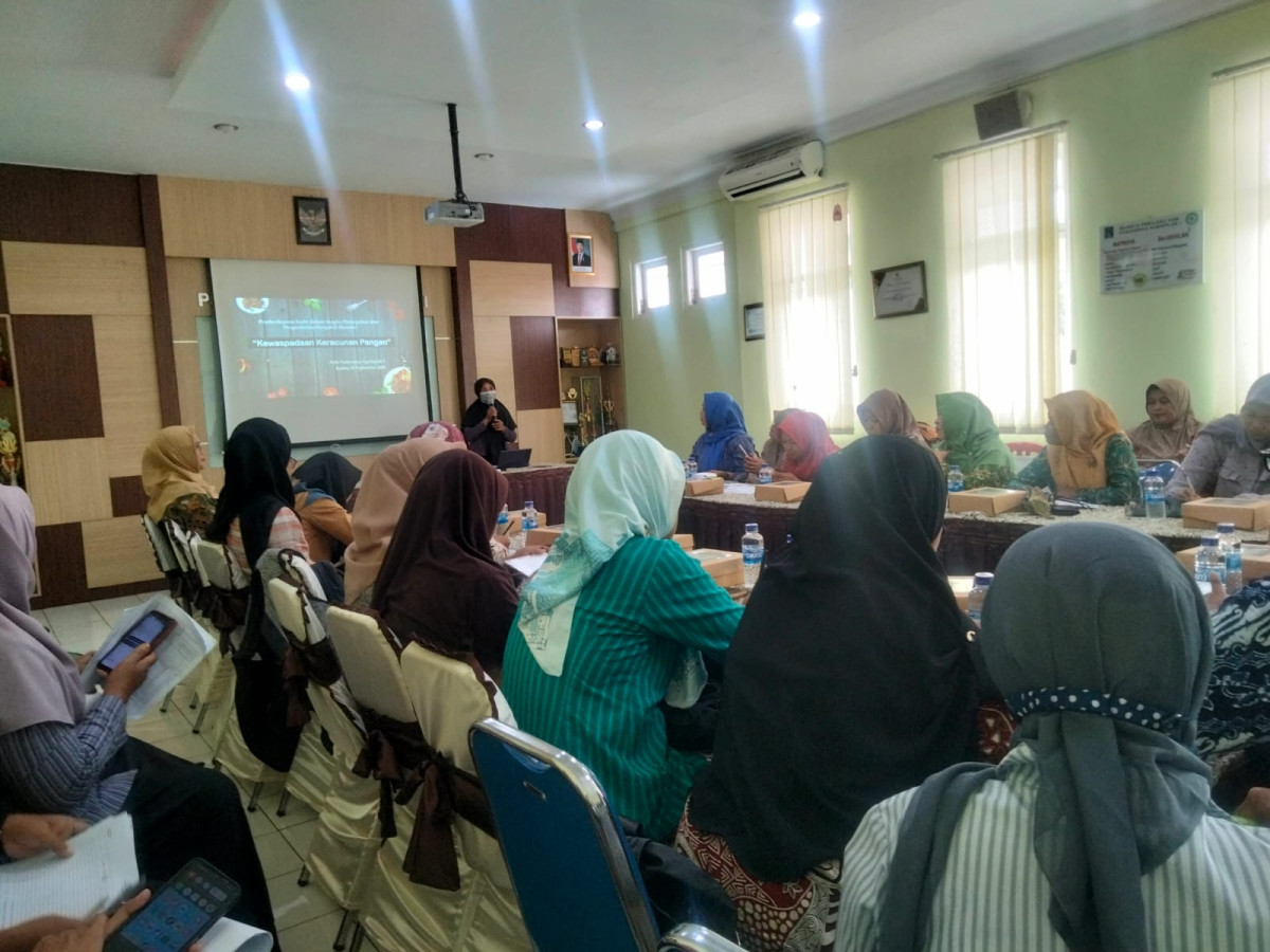 Kader Kesehatan Puntuk Menghadiri Pertemuan  Pemberdayaan kader dalam Rangka pencehagan Penyakit Menular