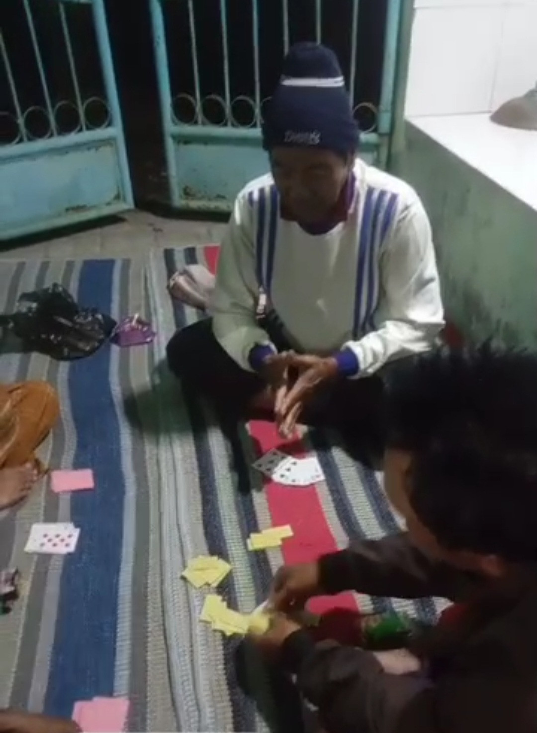 Jaga makam dsn meces