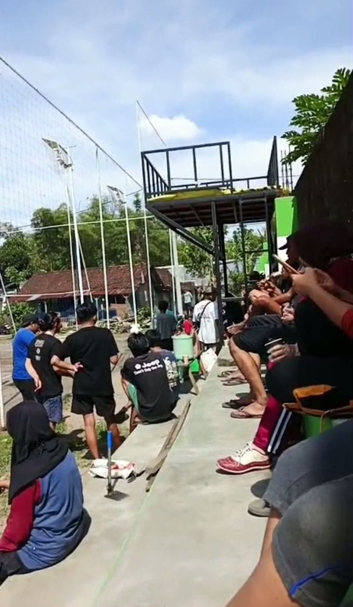 Warga Dusun Degolan Kerja Bakti