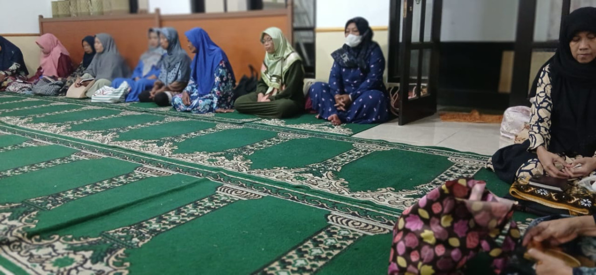 Warga Dusun Degolan Melaksanakan Kegiatan Rutin Yasinan