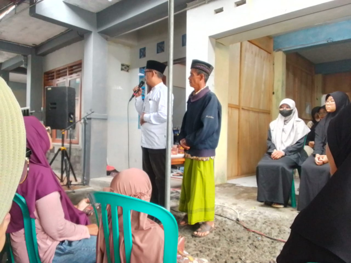 Warga Dusun Degolan Takziah