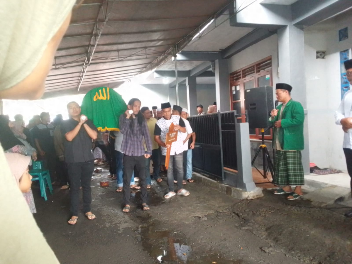 Prosesi pemberangkatan jenazah