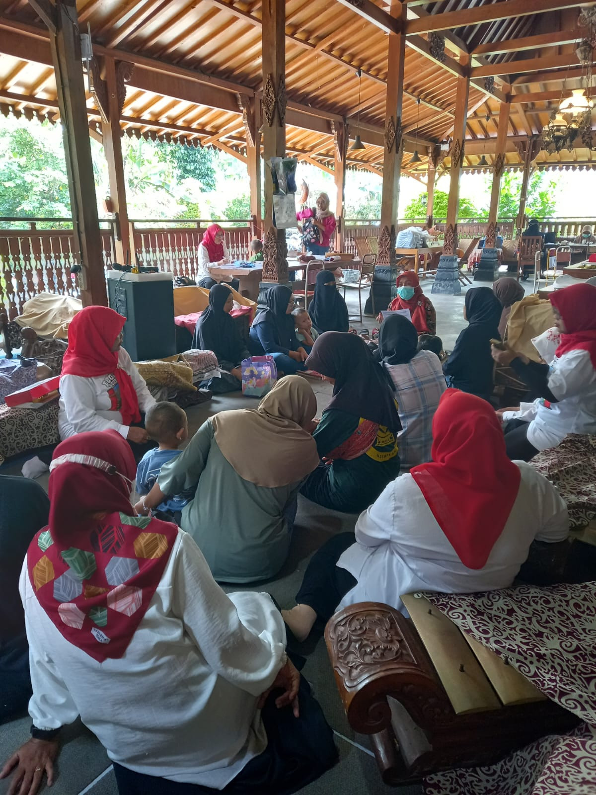 Suasana penyuluhan oleh ibu Bidan dari Tim Puskesmas Ngemplak I