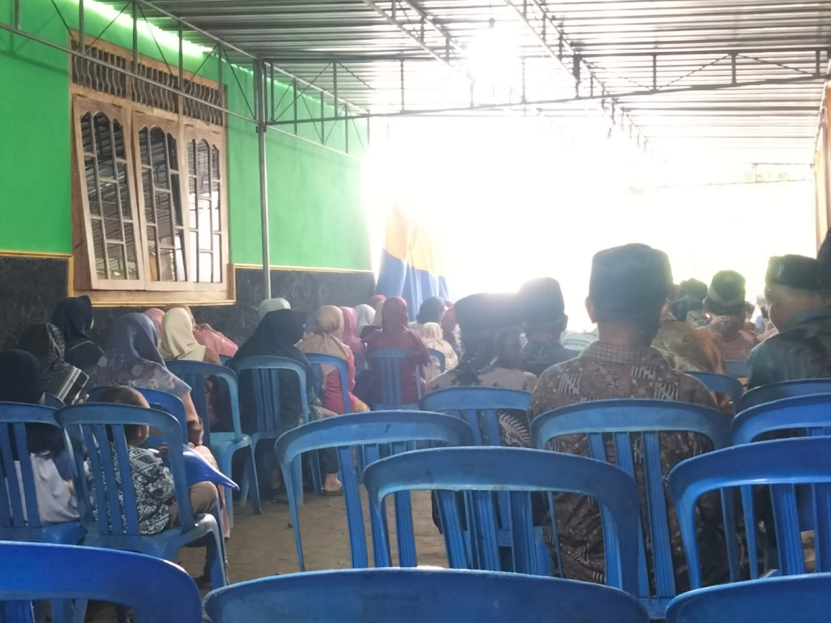 warga puntyuk melakukan Kondangan di nganggring