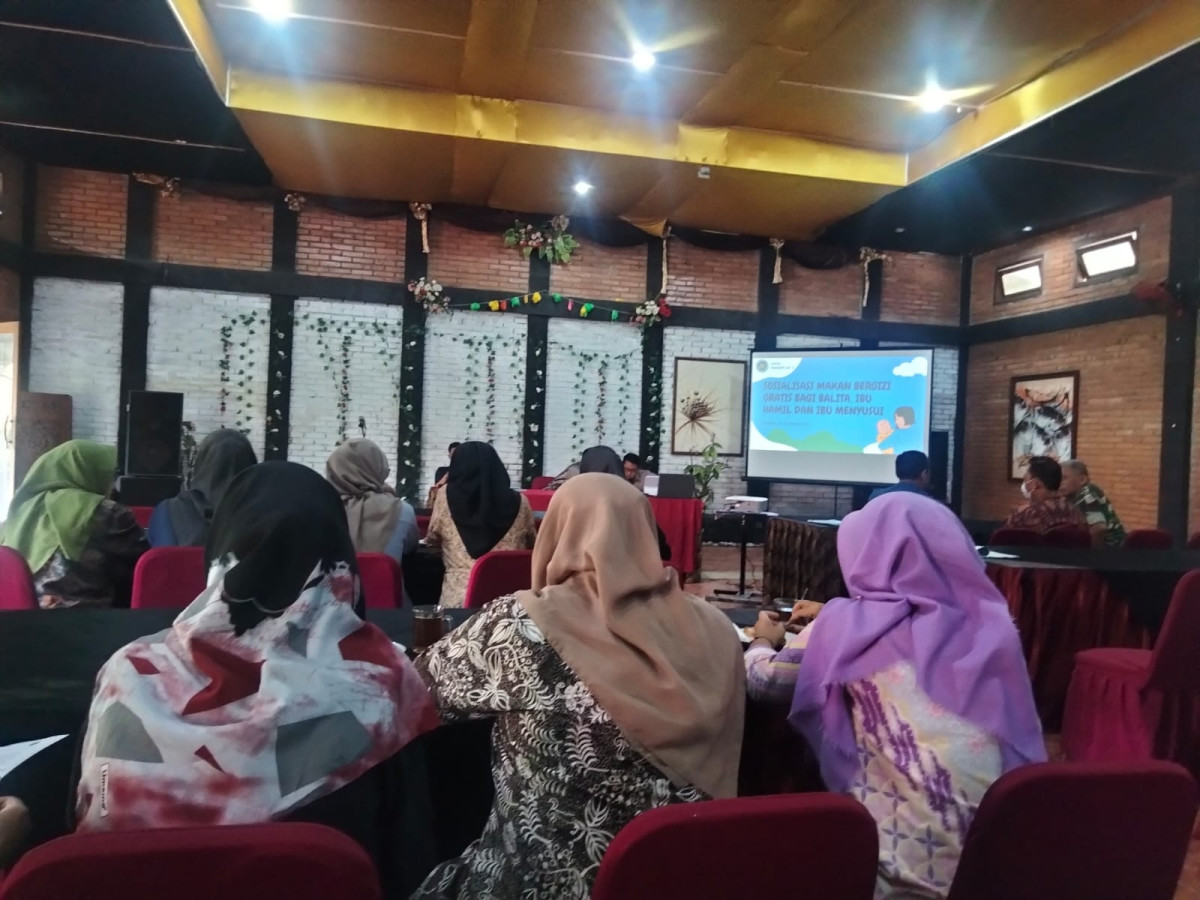 kegiatan sosialisasi MBG posyandu ole bapak dan ibu dukuh puntuk