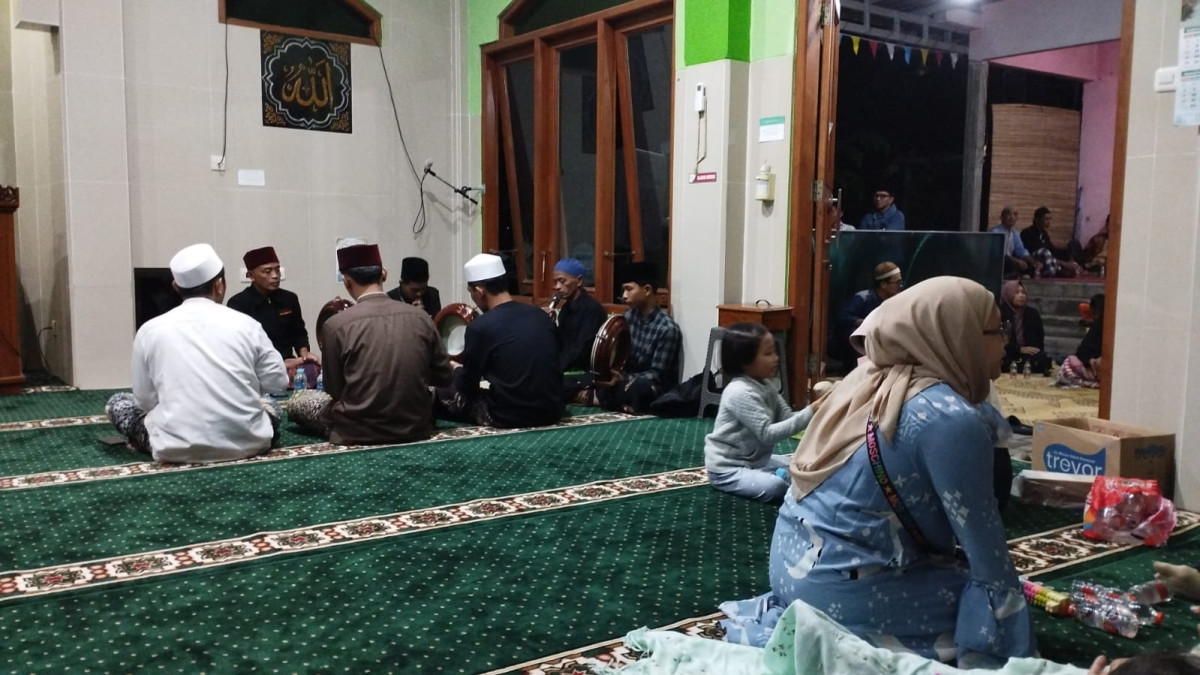 PENGAJIAN RUTIN WARGA POKOH MECES RT 05 RW 12