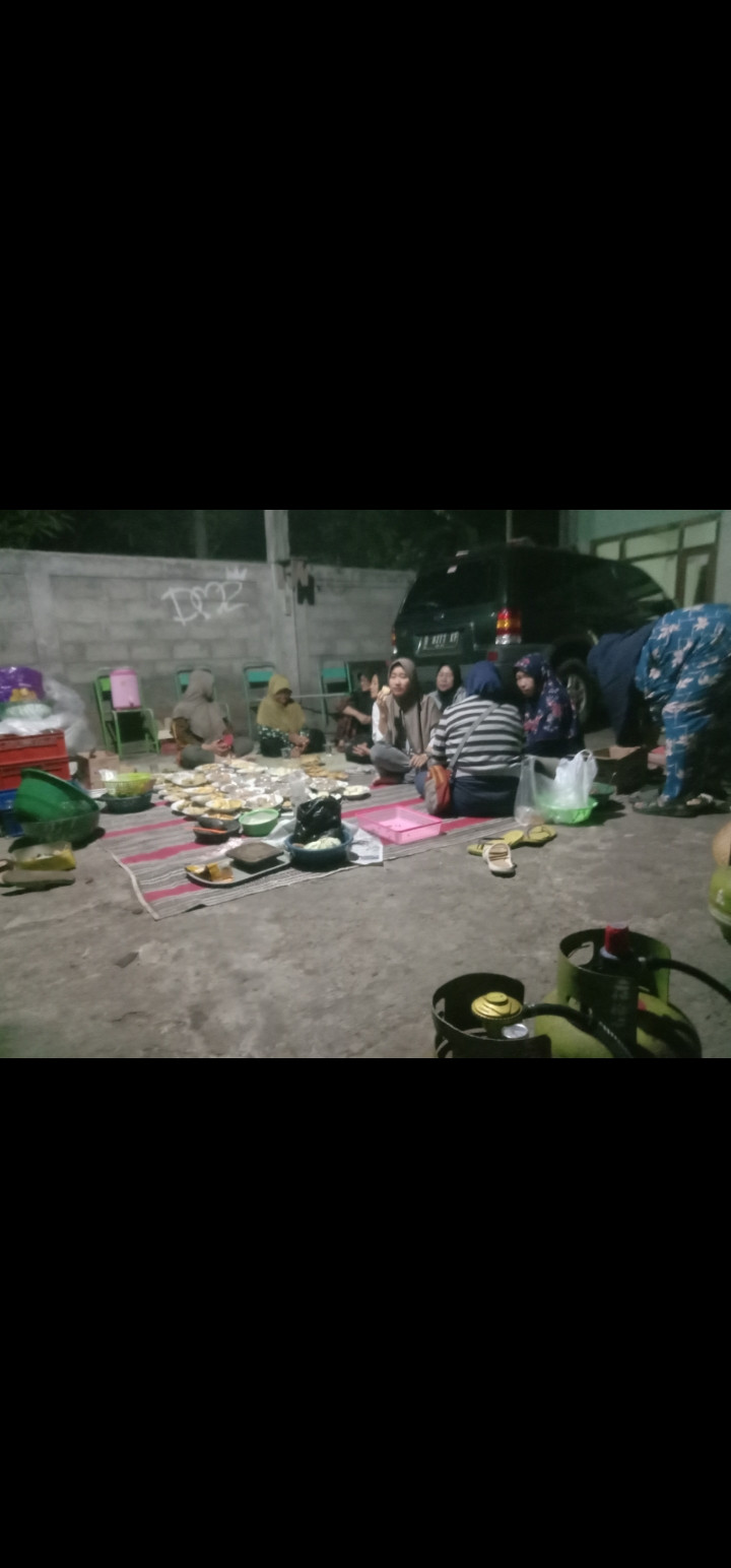 Rewang untuk tahlilan warga dusun tempel Medelan