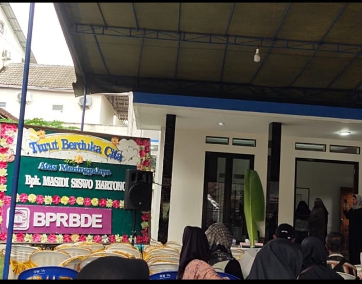 Warga Puntuk melakukan Takziah didusun nglaban