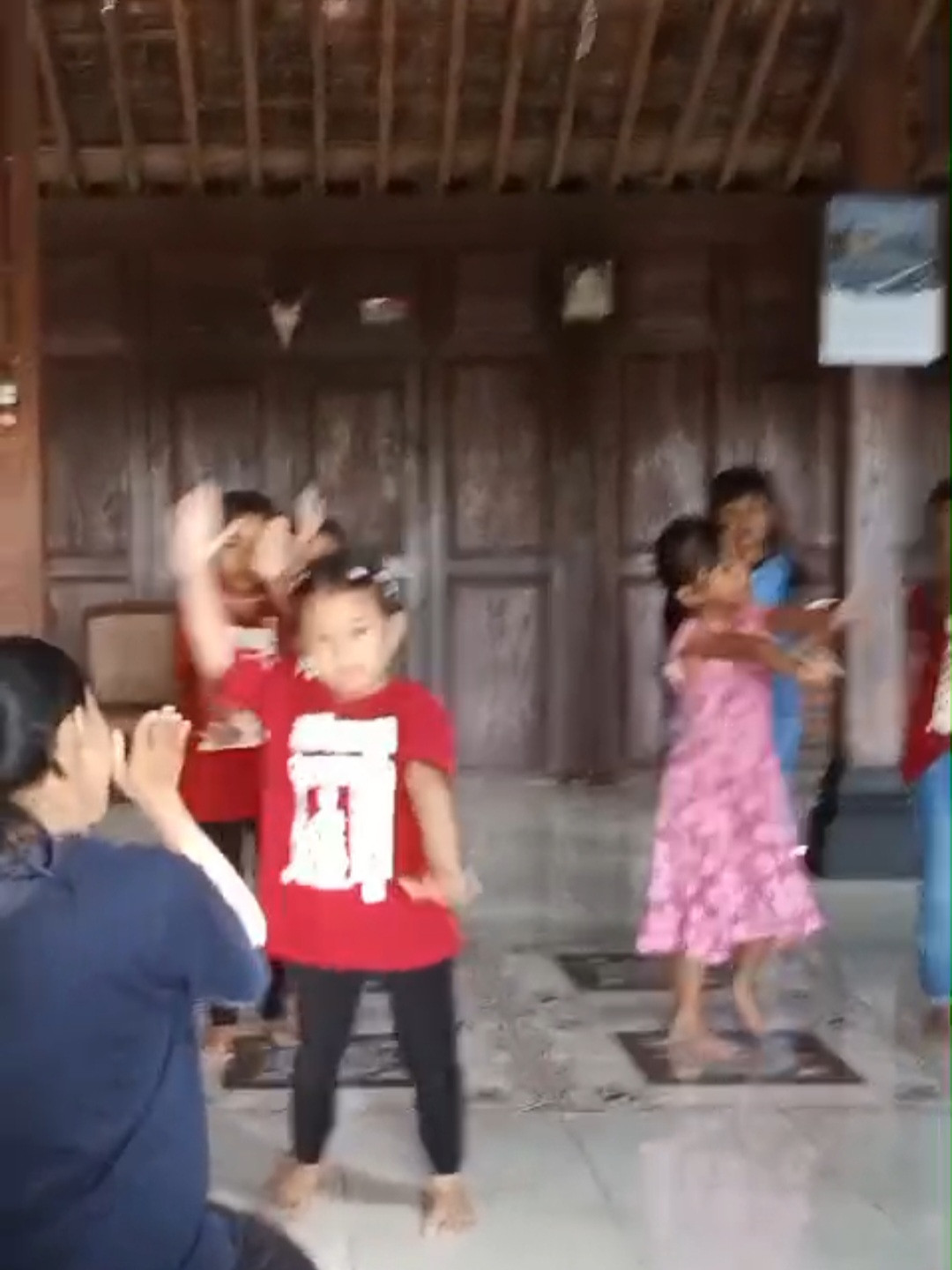 Latihan tari dr dsn meces