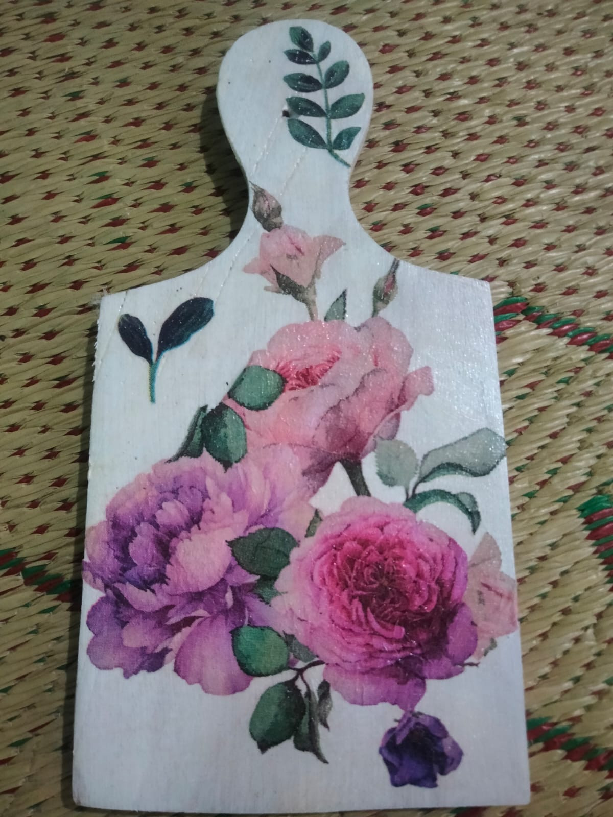 Warga Dongkelsari Puntuk Belajar Melukis Benda untuk dijadikan Hiasan Oleh KKN UGM