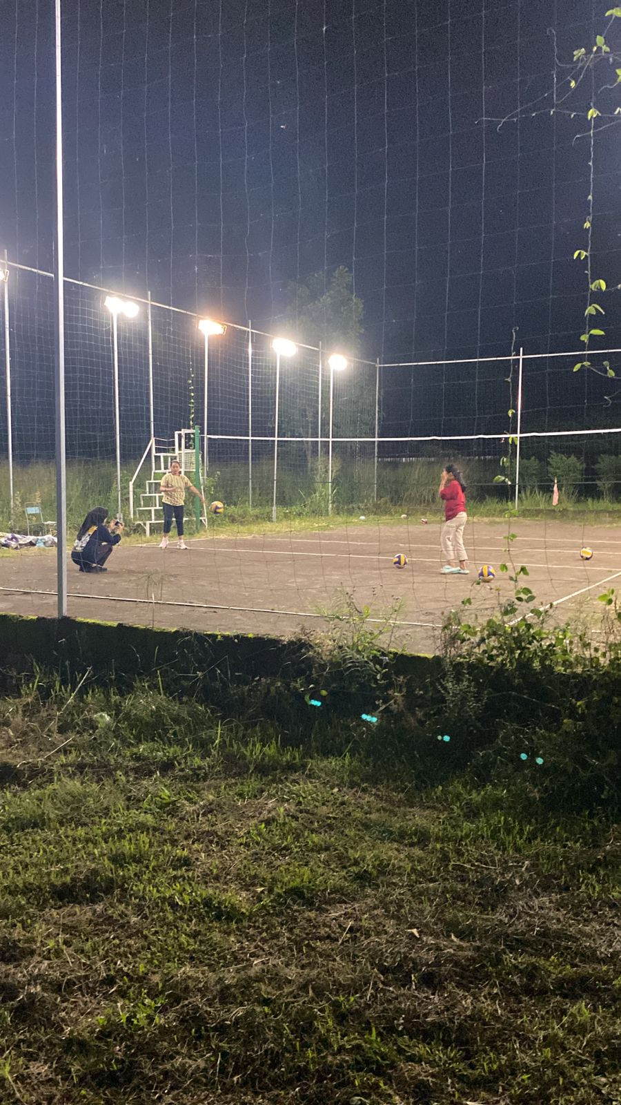 Latihan Voli Remaja Putri Puntuk