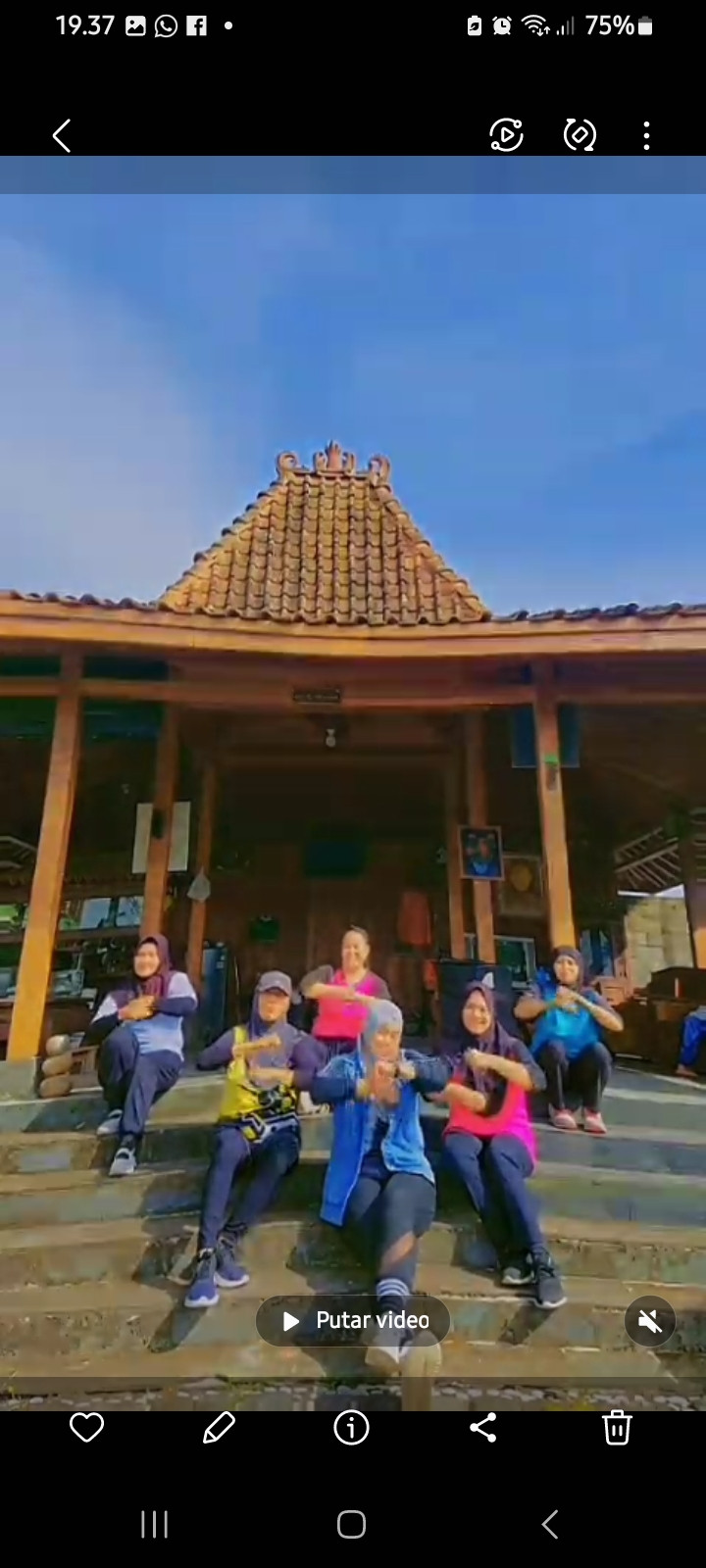 Senam rutin ibu ibu ngemplak asem