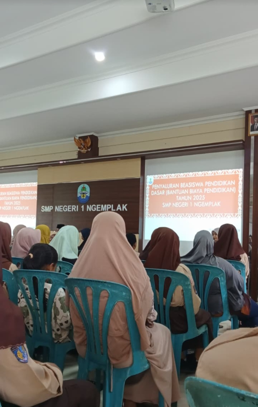Pertemuan walu murid penerima beasiswa dr dsn meces