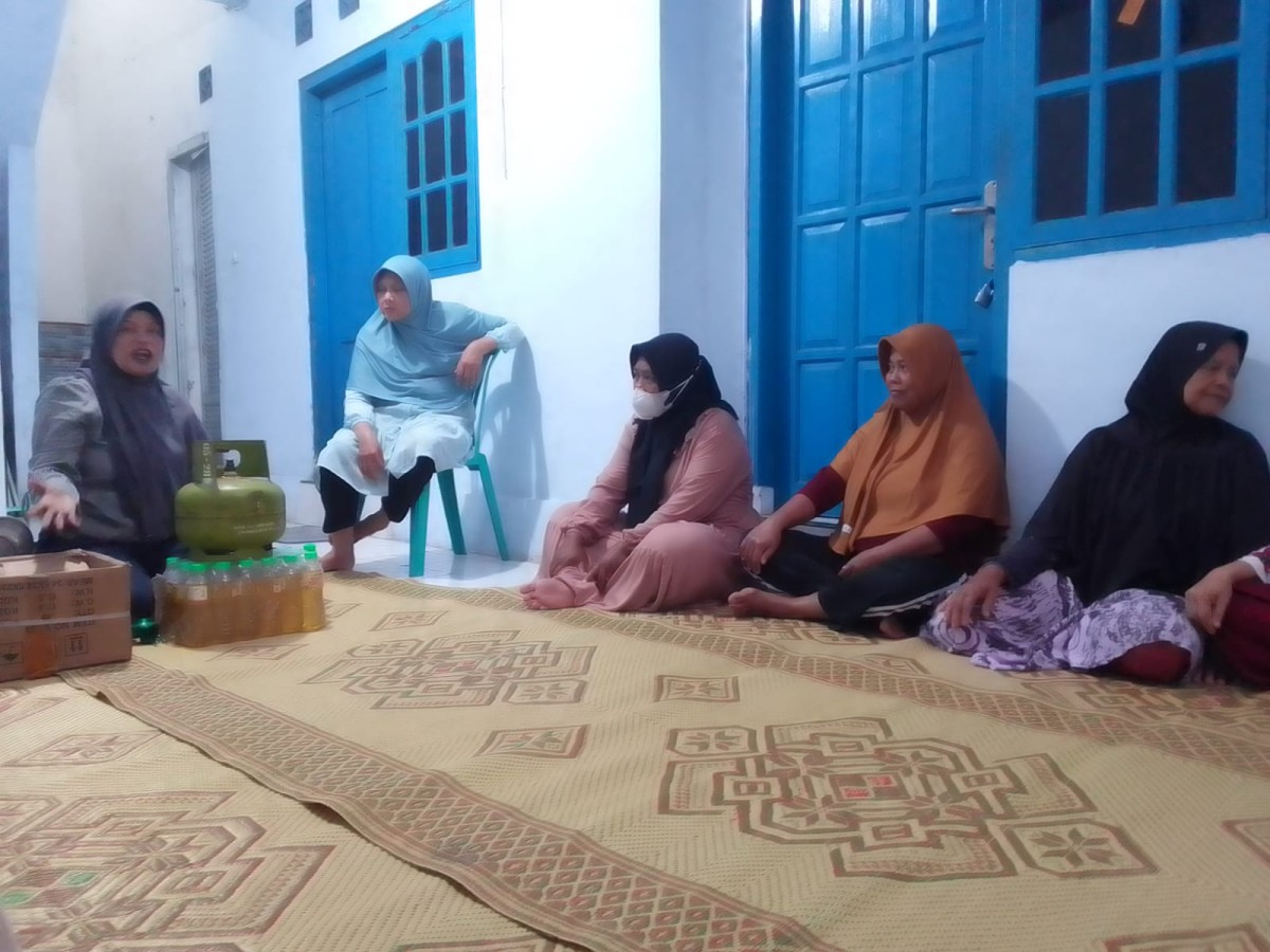 Warga Degolan Menghadiri Sosialisasi Keamanan Penggunaan Tabung gas LPG