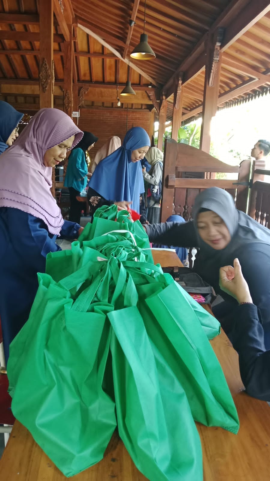 Pendistrbusian MBG diposyandu Degolan