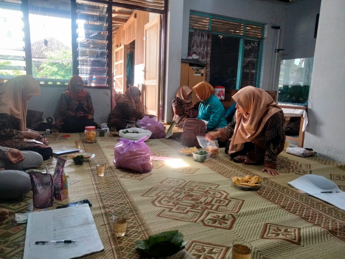 Pertemuan IMP Kelompok 2 olreh kader KB Puntuk