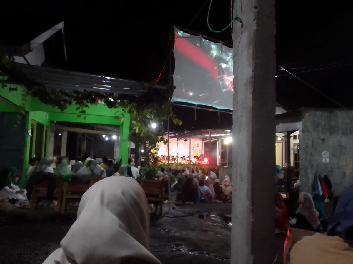 Warga Degolan Menghadiri Haflah Akhirussannah