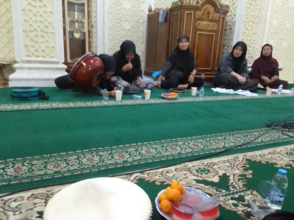 Latihan Hadroh Warga Degolan