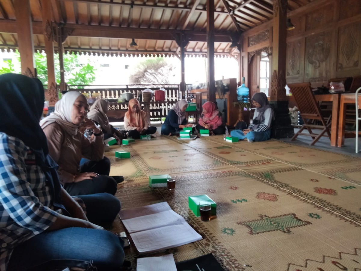 Pertemuan istri pamong bulan Januari Oleh Ibu Dukuh Puntuk