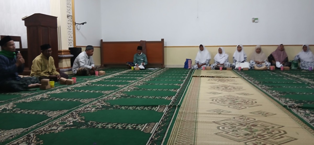 Warga Degolan Melaksanakan Kegiatan Rutin Mujahadah Yasinan